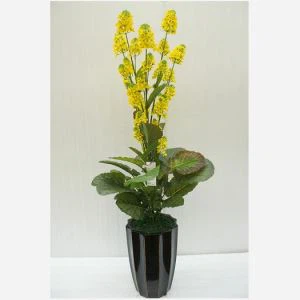Изкуствени растения с жълти цветя